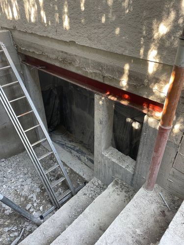 Kernbohrarbeiten für maßgenaue Durchbrüche in Betonwänden